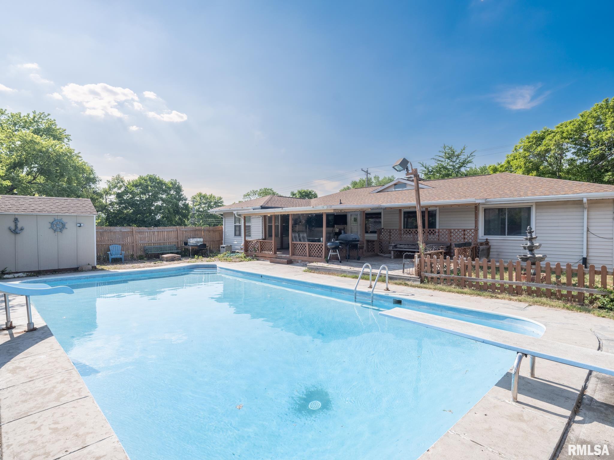 2106 Willow Street Pekin, IL 61554 - Photo 38 of 43