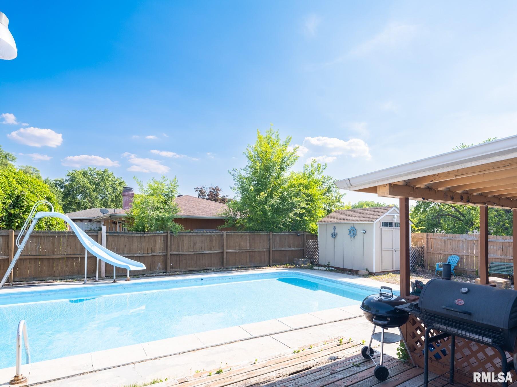 2106 Willow Street Pekin, IL 61554 - Photo 39 of 43