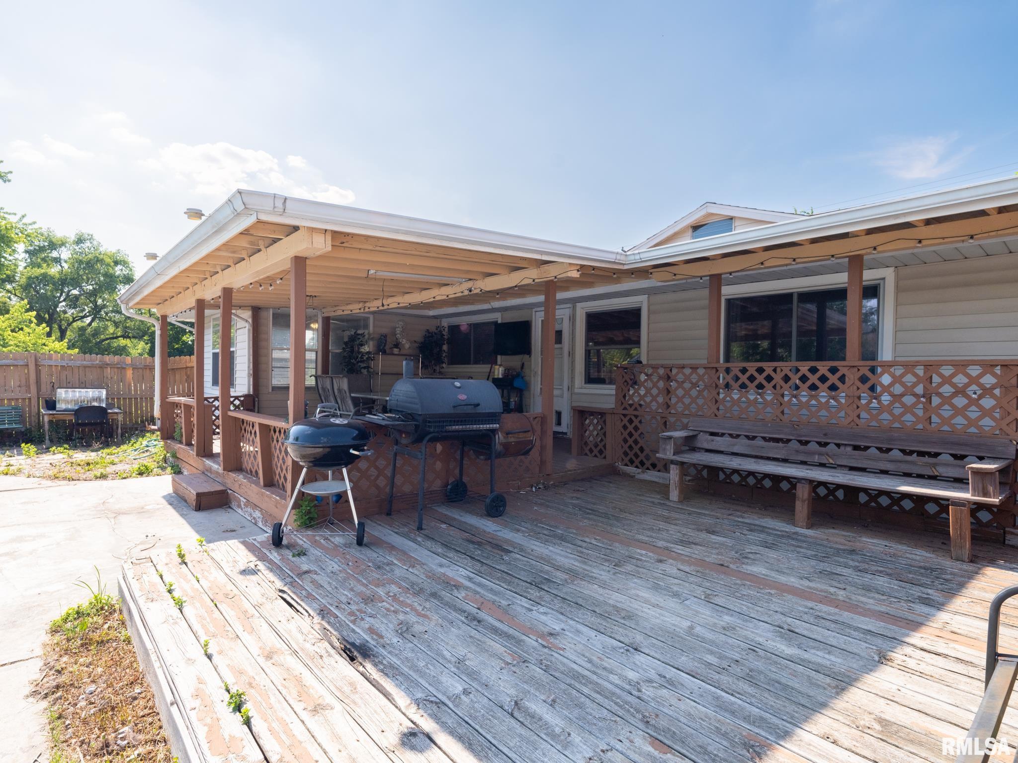 2106 Willow Street Pekin, IL 61554 - Photo 40 of 43