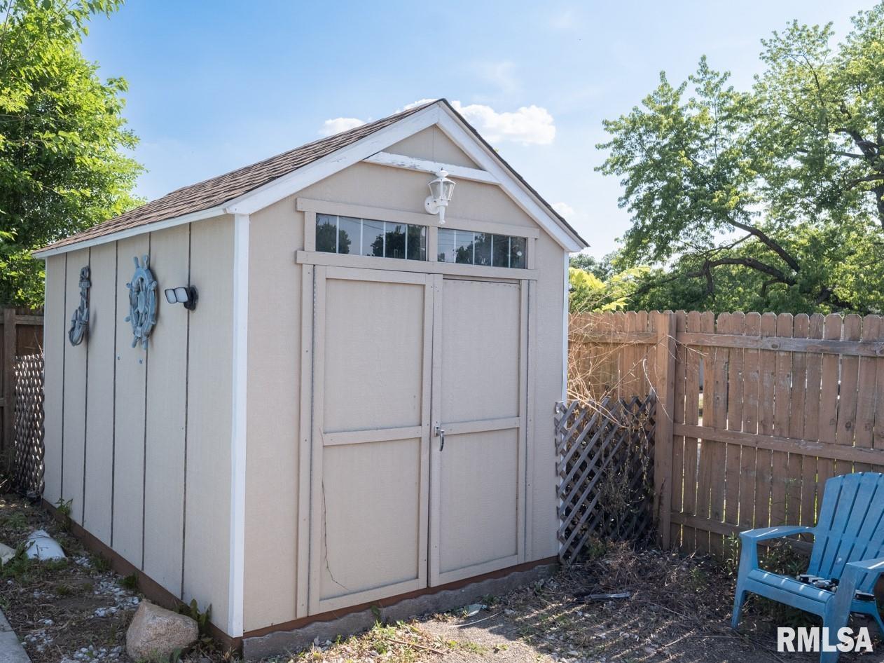 2106 Willow Street Pekin, IL 61554 - Photo 9 of 43