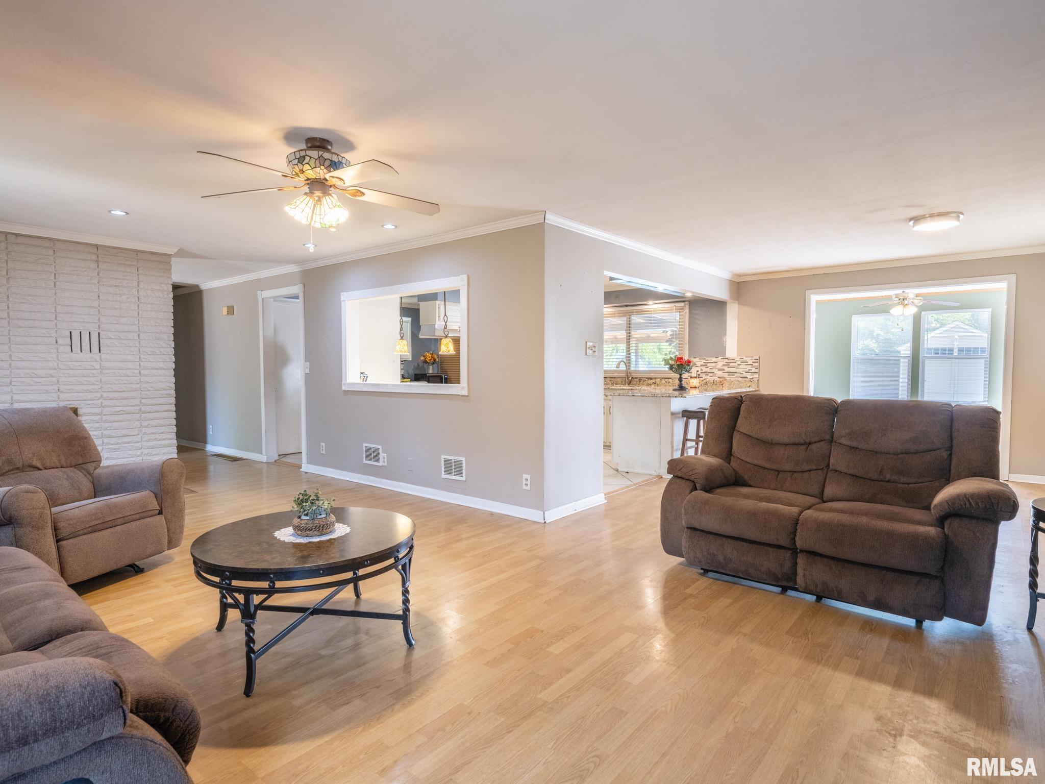 2106 Willow Street Pekin, IL 61554 - Photo 10 of 43