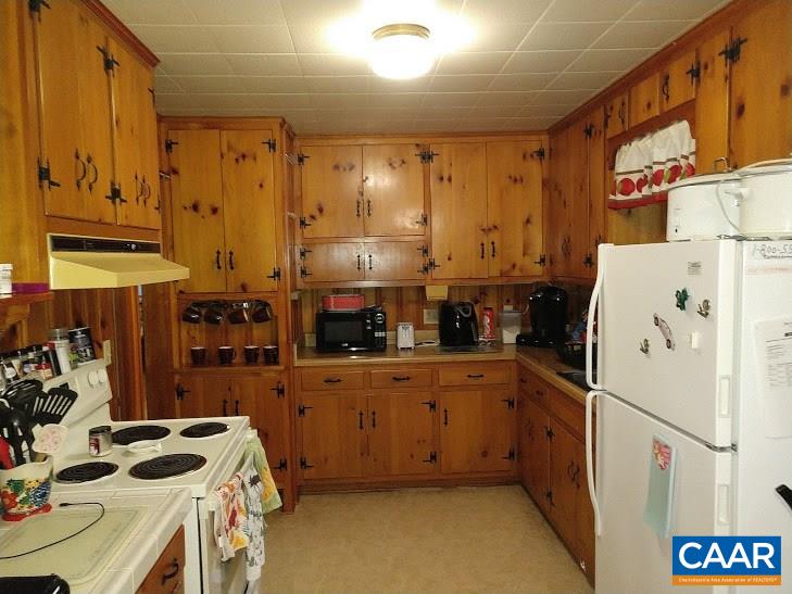270 Elly Road Aroda, VA 22709 - Photo 4 of 17 a kitchen with refrigerator and cabinets