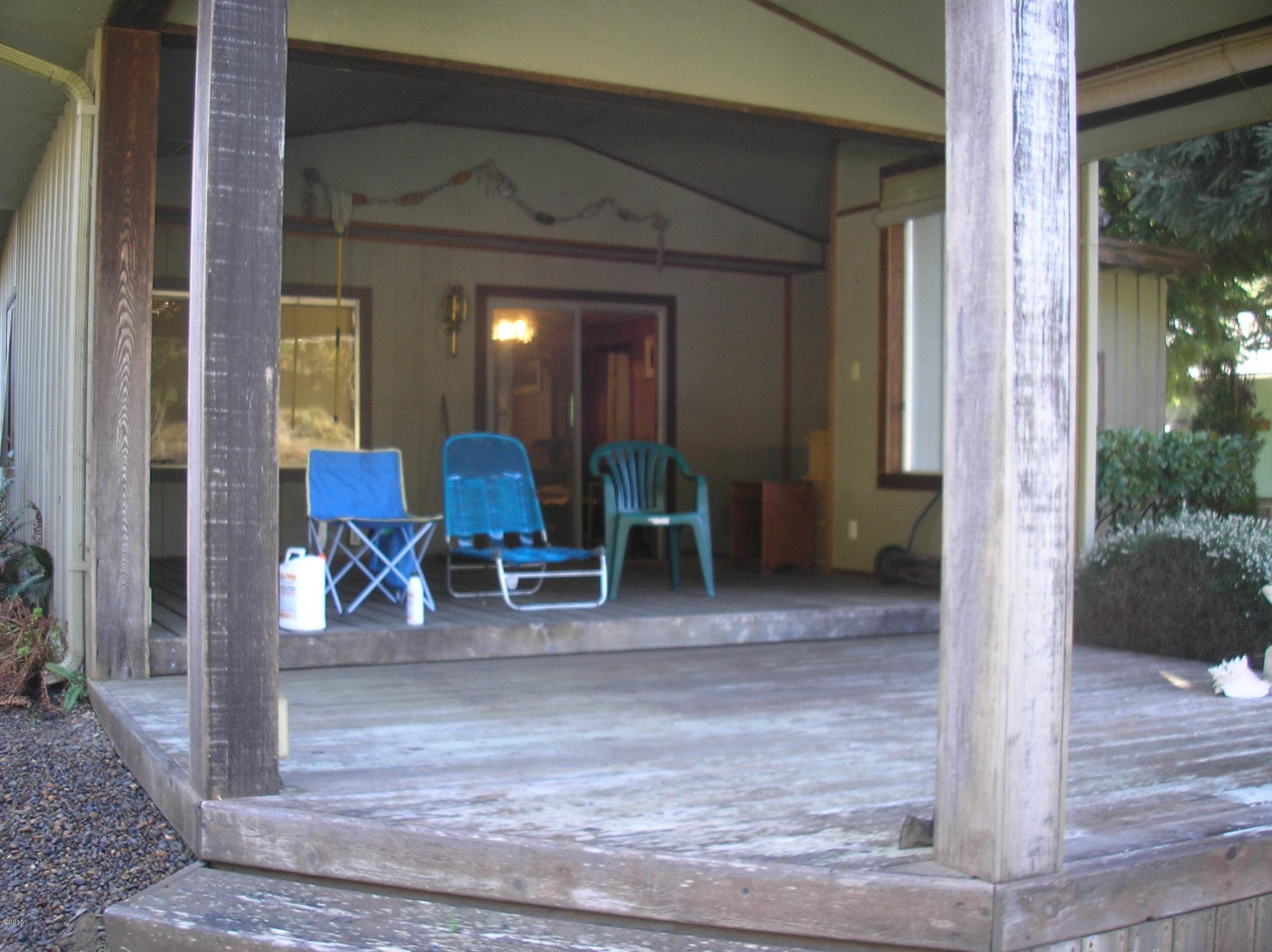 447 East Alder Spring Road Waldport, OR 97394 - Photo 14 of 18 covered outside room