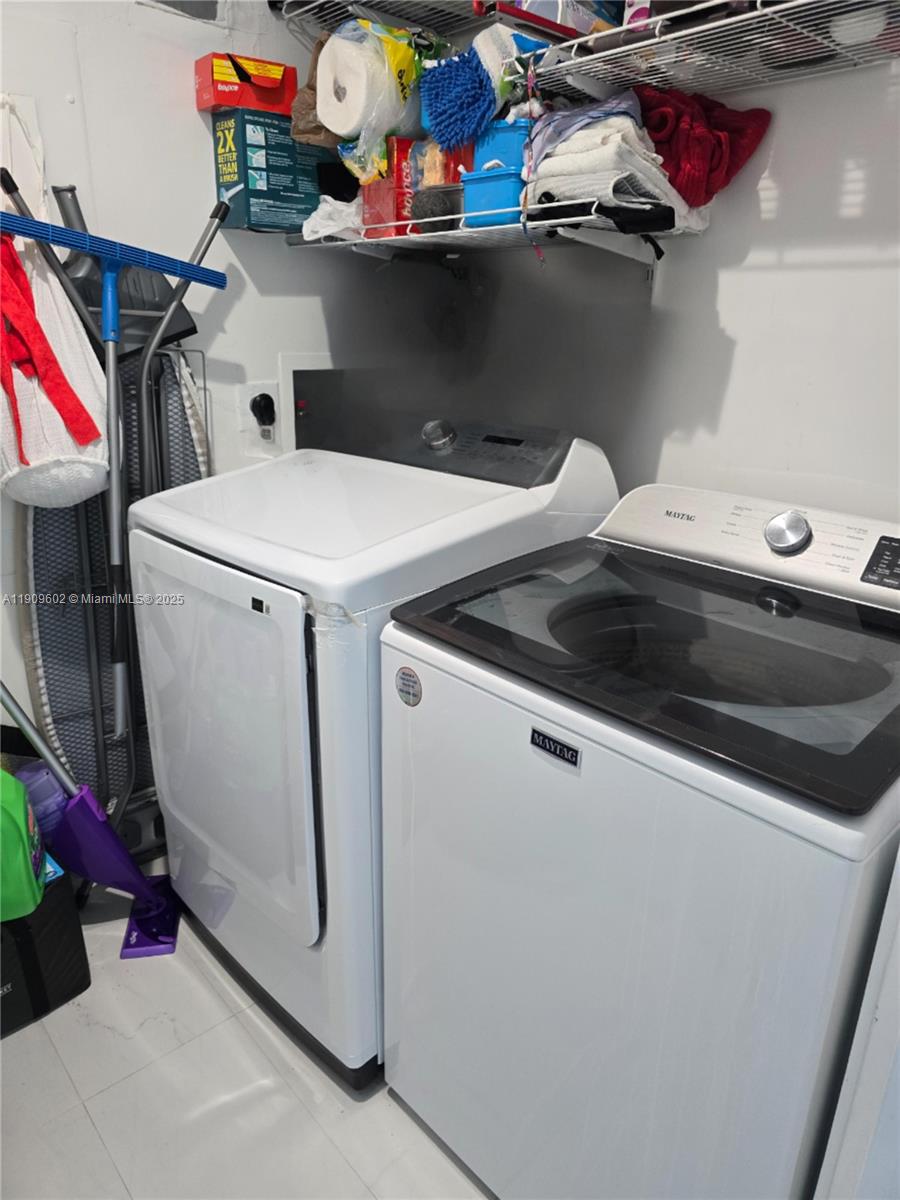 2950 Northeast 188th Street, Unit 501 Aventura, FL 33180 - Photo 43 of 46 a utility room with dryer and washer