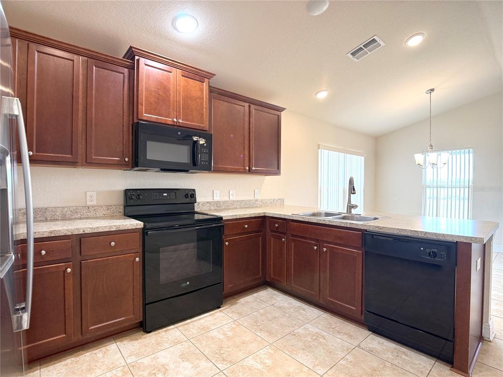 1378 Legatto Loop Dundee, FL 33838 - Photo 8 of 34