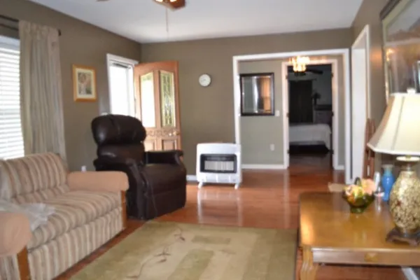 $159,900 | 218 East Lake Avenue, Celina, TN 38551