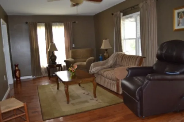 $159,900 | 218 East Lake Avenue, Celina, TN 38551