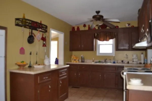 $159,900 | 218 East Lake Avenue, Celina, TN 38551