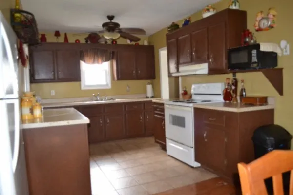 $159,900 | 218 East Lake Avenue, Celina, TN 38551