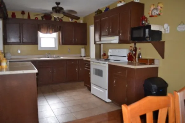 $159,900 | 218 East Lake Avenue, Celina, TN 38551