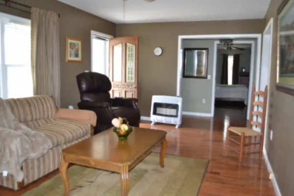 $159,900 | 218 East Lake Avenue, Celina, TN 38551