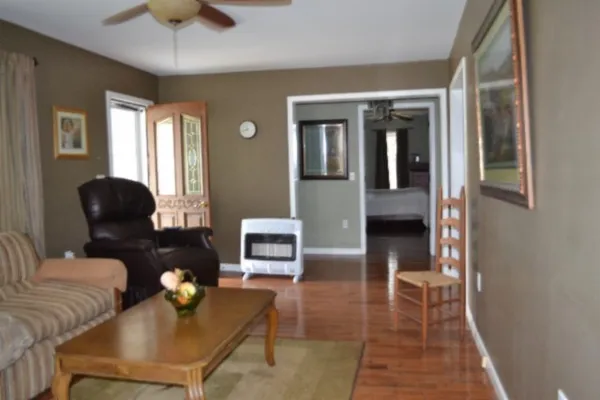 $159,900 | 218 East Lake Avenue, Celina, TN 38551