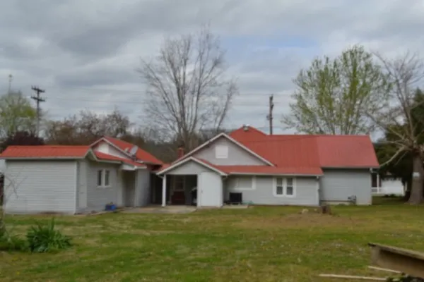$159,900 | 218 East Lake Avenue, Celina, TN 38551