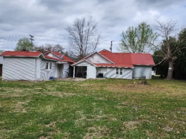 $159,900 | 218 East Lake Avenue, Celina, TN 38551