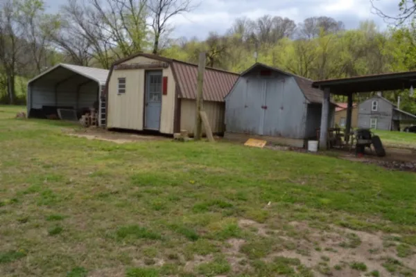 $159,900 | 218 East Lake Avenue, Celina, TN 38551