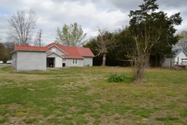 $159,900 | 218 East Lake Avenue, Celina, TN 38551