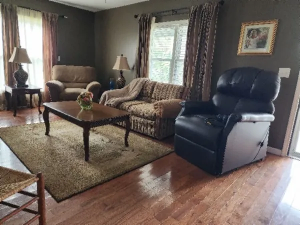 $159,900 | 218 East Lake Avenue, Celina, TN 38551