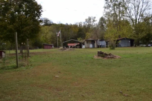 $159,900 | 218 East Lake Avenue, Celina, TN 38551