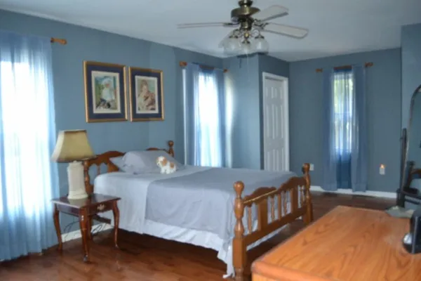 $159,900 | 218 East Lake Avenue, Celina, TN 38551