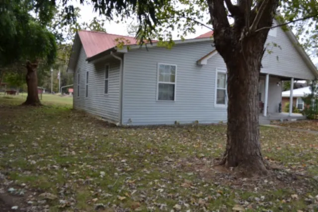 $179,900 | 218 East Lake Avenue, Celina, TN 38551