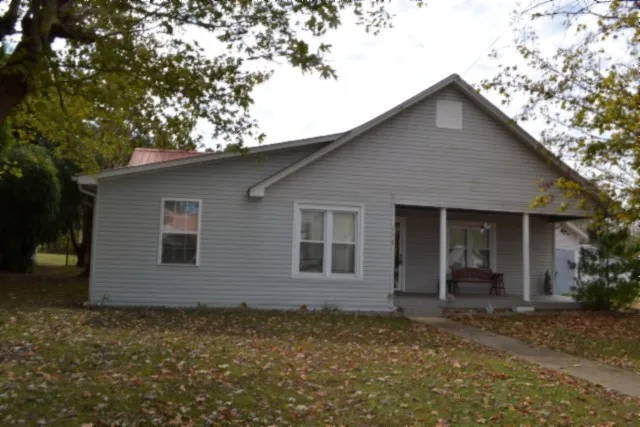 $179,900 | 218 East Lake Avenue, Celina, TN 38551