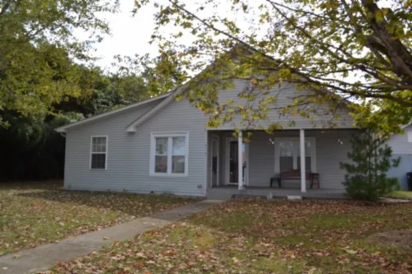 $159,900 | 218 East Lake Avenue, Celina, TN 38551