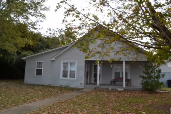 $159,900 | 218 East Lake Avenue, Celina, TN 38551