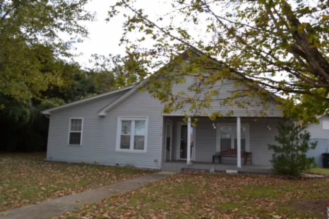 $179,900 | 218 East Lake Avenue, Celina, TN 38551