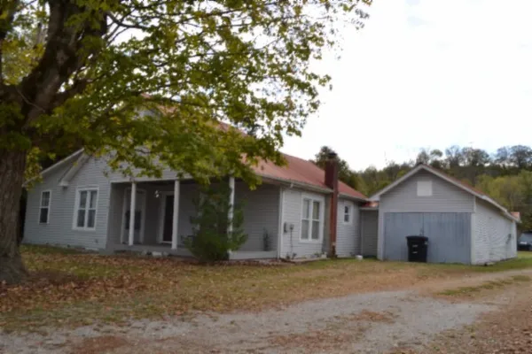 $159,900 | 218 East Lake Avenue, Celina, TN 38551