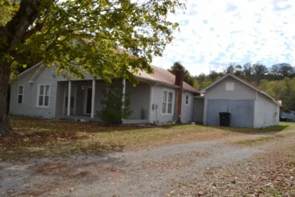 $159,900 | 218 East Lake Avenue, Celina, TN 38551