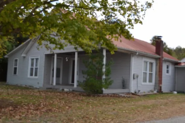 $159,900 | 218 East Lake Avenue, Celina, TN 38551