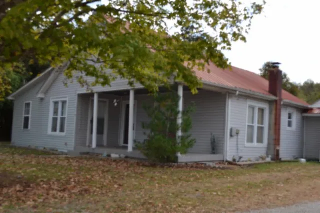 $179,900 | 218 East Lake Avenue, Celina, TN 38551