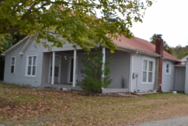 $179,900 | 218 East Lake Avenue, Celina, TN 38551