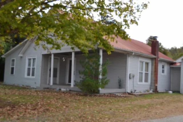 $179,900 | 218 East Lake Avenue, Celina, TN 38551