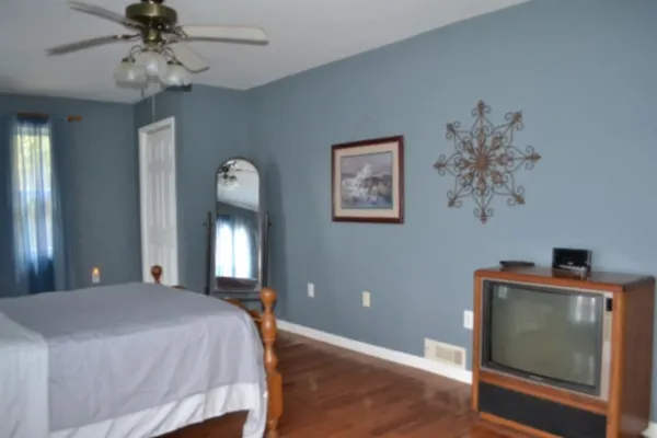 $159,900 | 218 East Lake Avenue, Celina, TN 38551