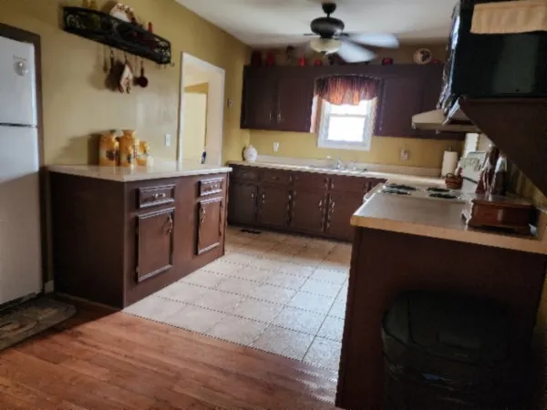 $159,900 | 218 East Lake Avenue, Celina, TN 38551