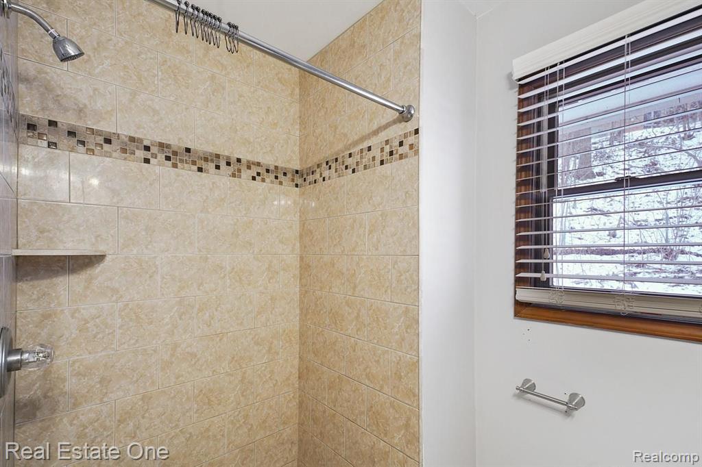 887 Woodridge Court Rochester, MI 48307 - Photo 36 of 39