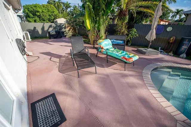 $799,999 | 11040 Northwest 16th Street, Pembroke Pines, FL 33026