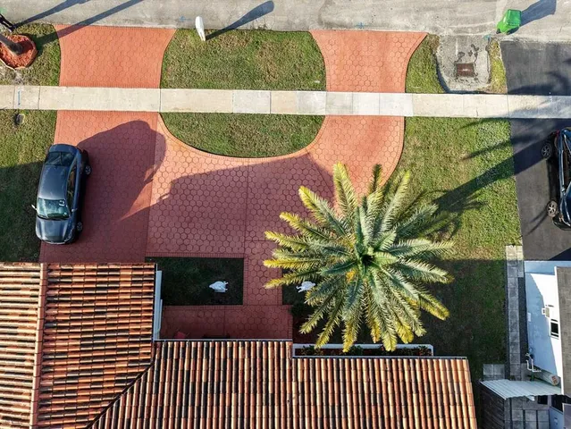 $799,999 | 11040 Northwest 16th Street, Pembroke Pines, FL 33026