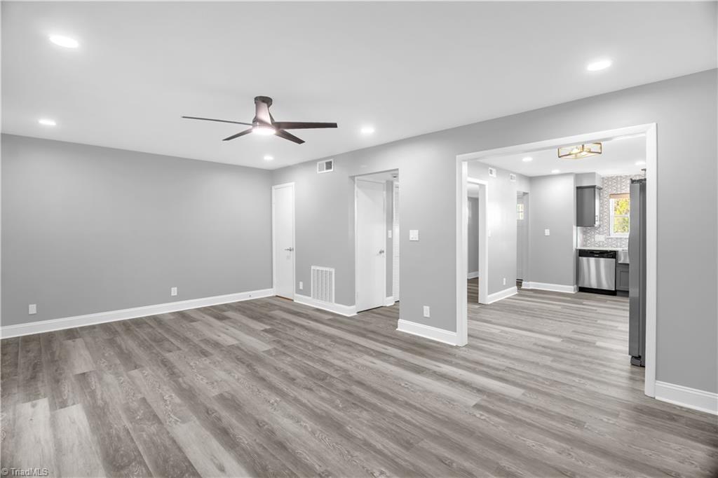 2216 Shadow Valley Road, Unit E High Point, NC 27265 - Photo 8 of 31 Livingroom