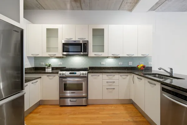 $2,800 | 5430 North Sheridan Road, Unit 304, Chicago, IL 60640