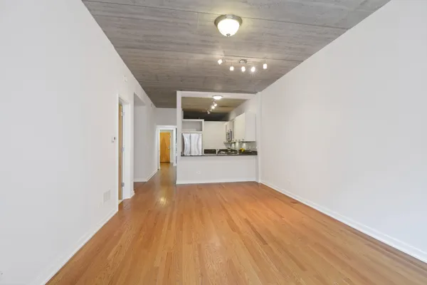$2,800 | 5430 North Sheridan Road, Unit 304, Chicago, IL 60640