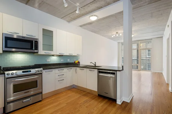 $2,800 | 5430 North Sheridan Road, Unit 304, Chicago, IL 60640
