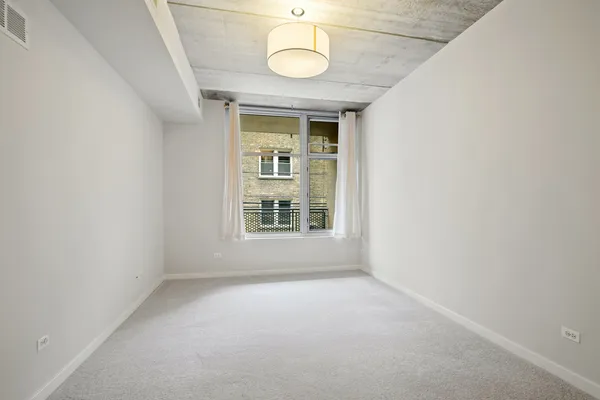$2,800 | 5430 North Sheridan Road, Unit 304, Chicago, IL 60640