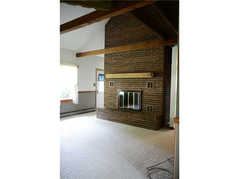 1255 Butler Road Worthington, PA 16262 - Photo 6 of 25 Living Room.