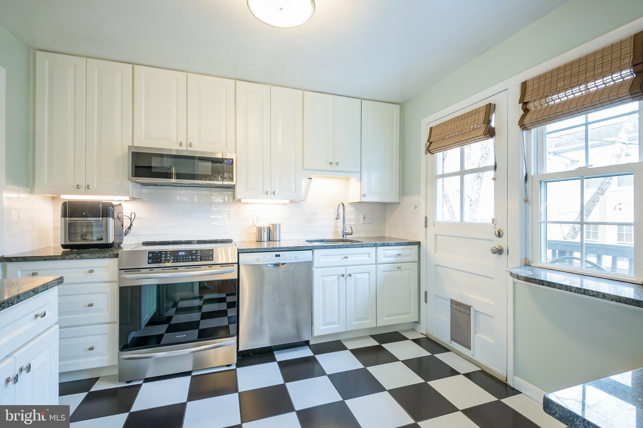 407 Russell Road Alexandria, VA 22301 - Photo 14 of 71