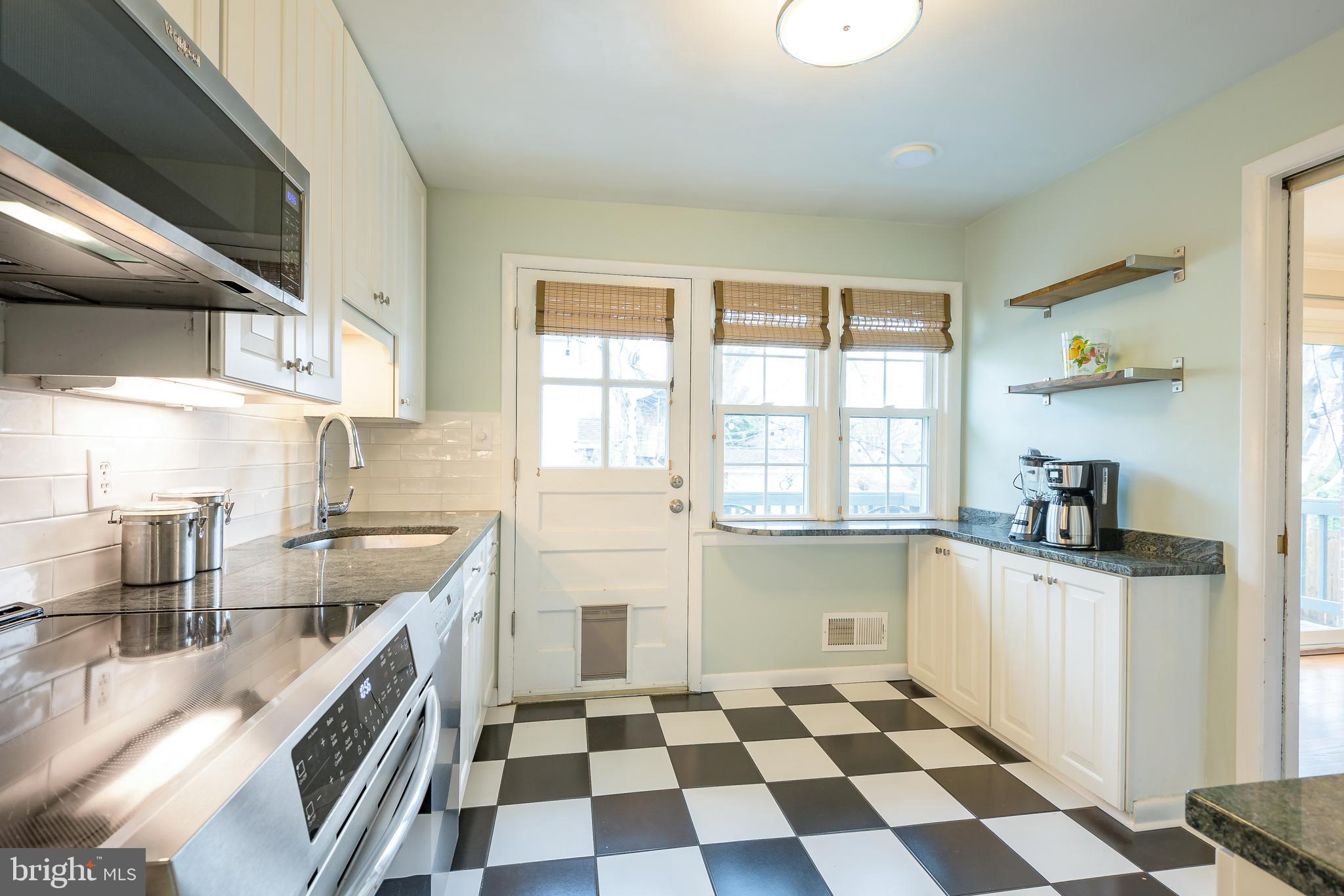 407 Russell Road Alexandria, VA 22301 - Photo 15 of 71