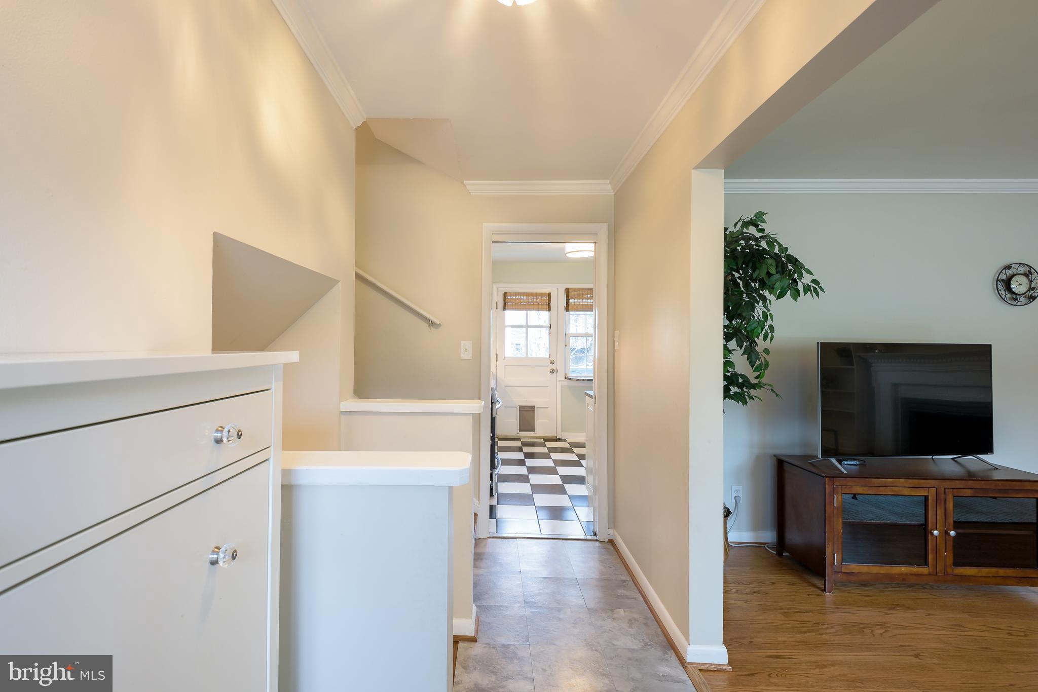 407 Russell Road Alexandria, VA 22301 - Photo 5 of 71