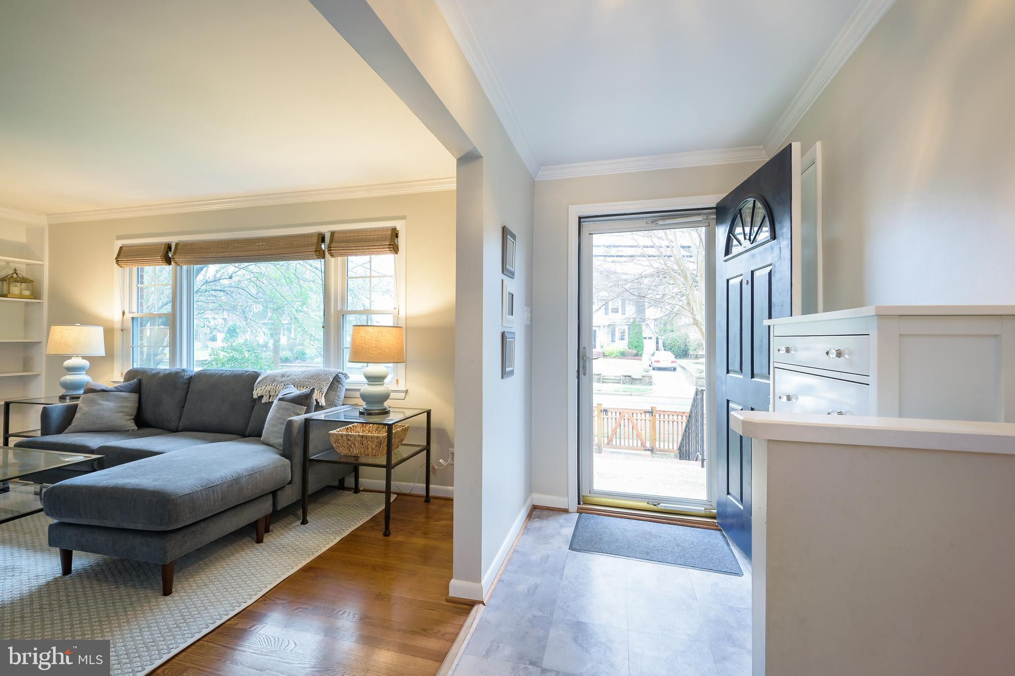 407 Russell Road Alexandria, VA 22301 - Photo 6 of 71