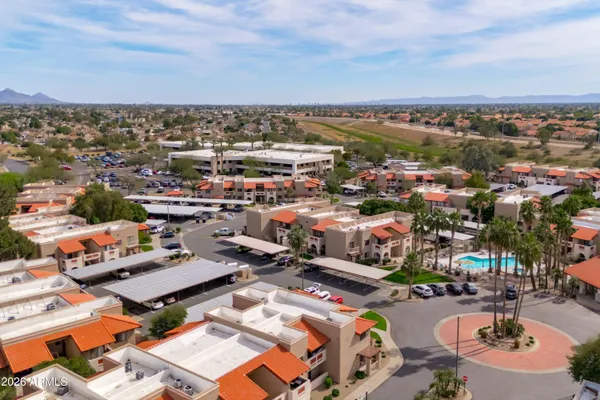 a picture of a wall with a white wall